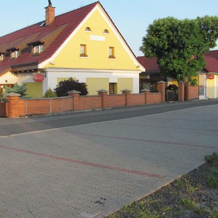 Отель Sindleruv Dvur Krmelin Экстерьер фото