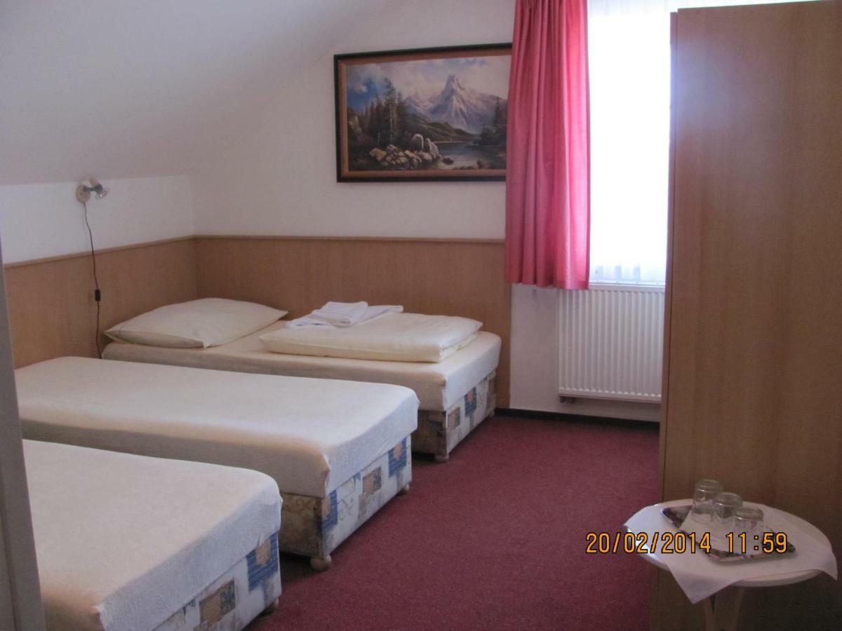 Отель Sindleruv Dvur Krmelin Экстерьер фото